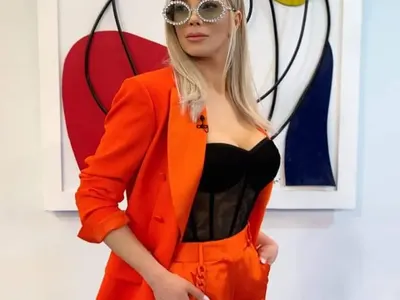 Лорд Евгени Минчев в акция:Софи в юруш на пайети, комбинезон, месарска манта и туника и още + СНИМКИ