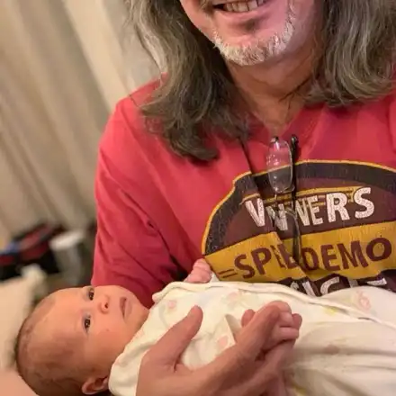 Маги Халваджиян показа внучката