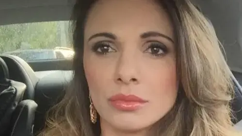 Маги Вълчанова прилежна студентка (Миската заляга над учебниците преди изпити)