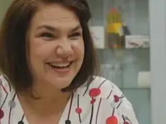 Марта Вачкова се тъпче с торти във Виена
