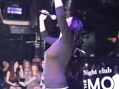 Напълни им очите! Софи Маринова лъсна без бельо на участие