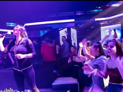 Напълни им очите! Софи Маринова лъсна без бельо на участие