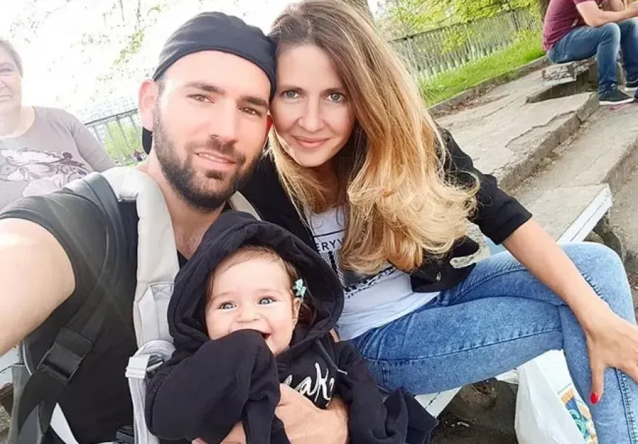 Наско Месечков и жена му заведоха бебето в Милано