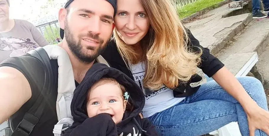 Наско Месечков и жена му заведоха бебето в Милано