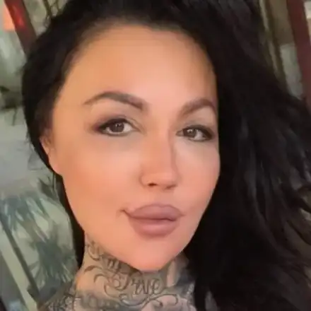 Никита Джонсън аха да роди в такси