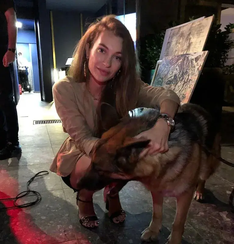 Никол предизвиква за селфи с улично куче