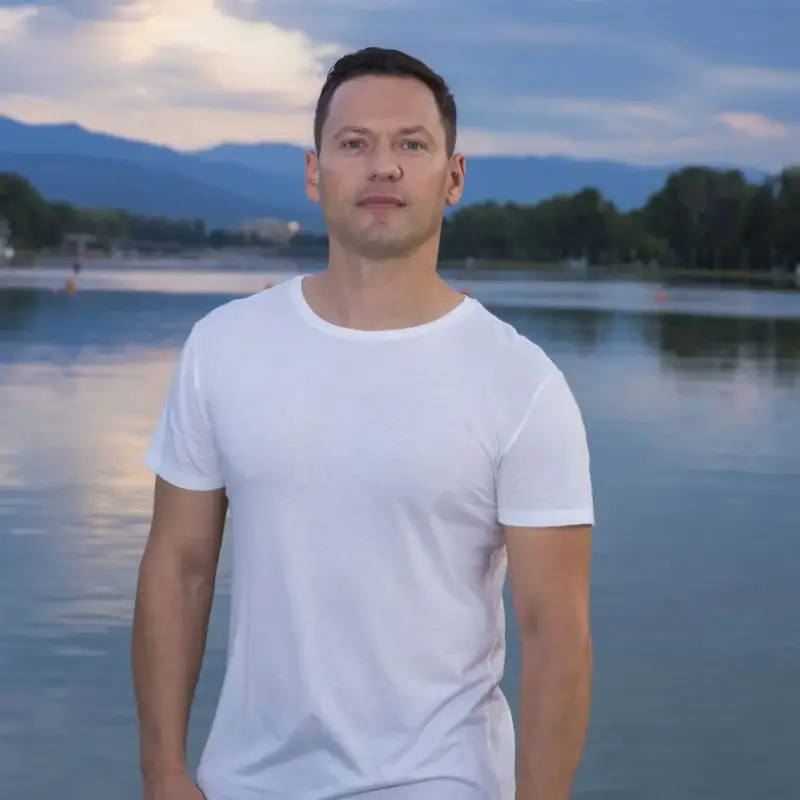 Орлин Павлов заеква след борба с ротвайлер и бездомни кучета