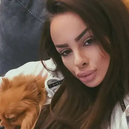 Поболя се! Сузанита дава шапка с пари в аптеката