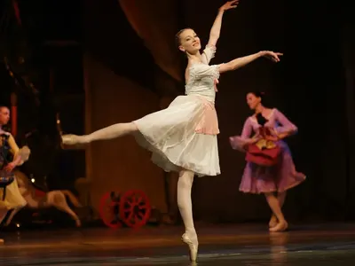 Прима балерината Марта Петкова – лице на PALOMA FASHION