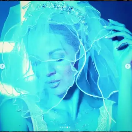 Райна громи бившия с нова песен