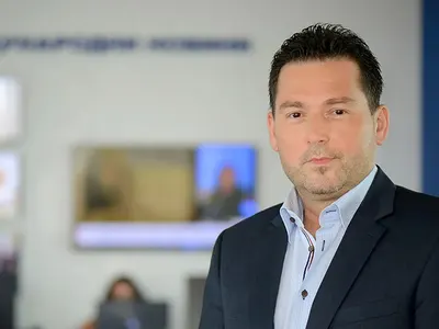 Румен Бахов си крие годините (Суетният журналист си боядисва косата)