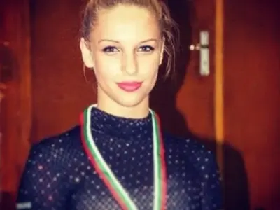 Секси гимнастичка конкурира Натали Трифонова (Снимки)