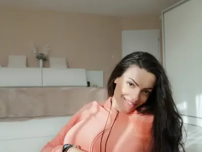 Щерката на Илиана Раева се омъжи тайно (Вижте венчалната халка в галерия)