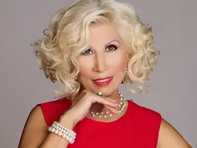 Силвия Кацарова си оперира носа (Певицата ляга под ножа на турски хирург)