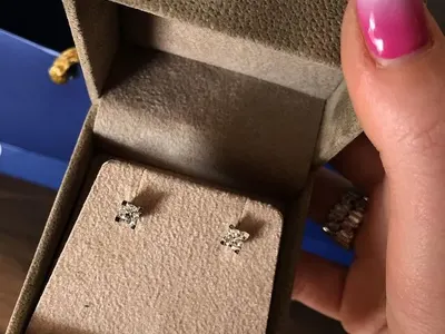 Синът на Доган подари обеци на годеницата си за 5 бона