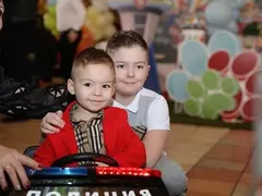 Синовете на Галена копие на мъжа й