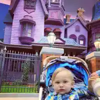 Тоца заведе сина си при Том и Джери в Дубай(Снимки)