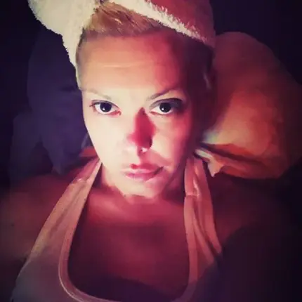 Ужас!  Вулева плаши с голо тяло (Снимка в галерията)