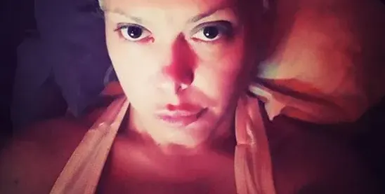 Ужас!  Вулева плаши с голо тяло (Снимка в галерията)