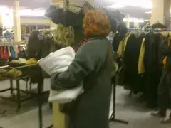 Звезди на лов за дрехи втора ръка: Щерката на Ваня Щерева не харчи за нови парцали, Марги Хранова пазарува от „мола” в Брезник, Мария Силвестър ги определя като „изкуство” и още…