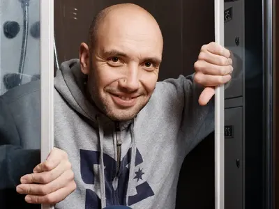 Захари Бахаров се прехласва по силиконка