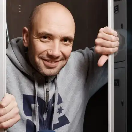 Захари Бахаров се прехласва по силиконка