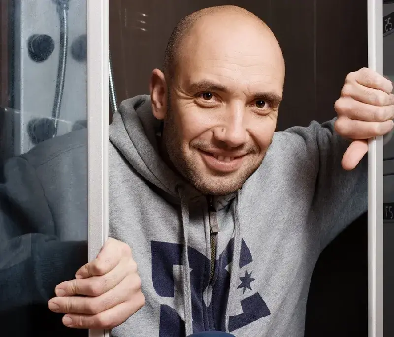 Захари Бахаров се прехласва по силиконка