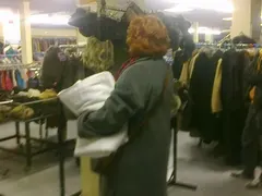 Звезди на лов за дрехи втора ръка: Щерката на Ваня Щерева не харчи за нови парцали, Марги Хранова пазарува от „мола” в Брезник, Мария Силвестър ги определя като „изкуство” и още…