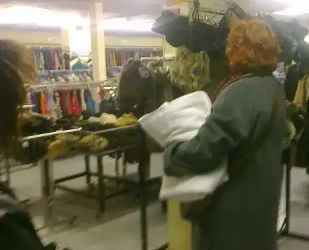 Звезди на лов за дрехи втора ръка: Щерката на Ваня Щерева не харчи за нови парцали, Марги Хранова пазарува от „мола” в Брезник, Мария Силвестър ги определя като „изкуство” и още…