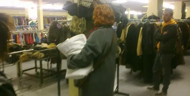 Звезди на лов за дрехи втора ръка: Щерката на Ваня Щерева не харчи за нови парцали, Марги Хранова пазарува от „мола” в Брезник, Мария Силвестър ги определя като „изкуство” и още…