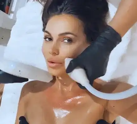 Алисия се подмладява за младото си гадже (Фото)