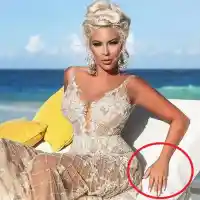 Андреа лъсна с криви пръсти