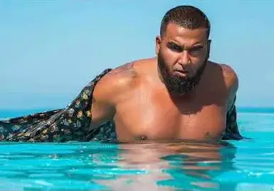 Азис: Майка ми се срамува, че съм гей! Водеше ме по доктори, за да ме излекуват!