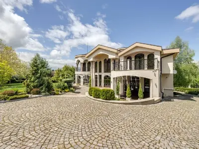 Баровецът с „Бугати” за 5 млн., продава палата си в Драгалевци на космическа цена (Снимки на невиждания лукс)