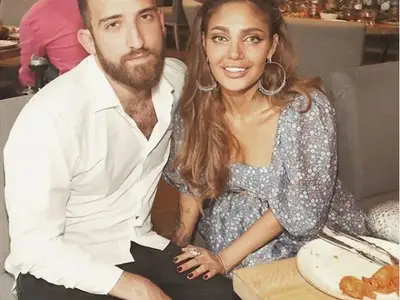 Бившата на Джизъса върти търговия с маски