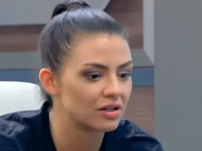 Деси Цонева го раздава умислена