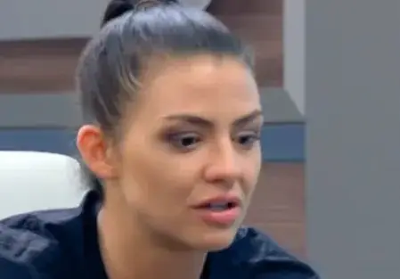 Деси Цонева го раздава умислена