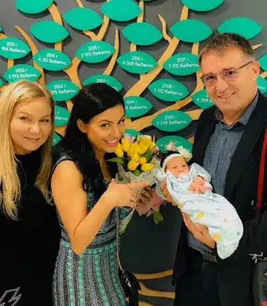 Деси Цонева харчи като луда за бебето си (Малката Бианка-Димана само в маркови дрехи)