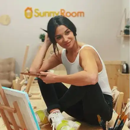 Диляна Попова рисува по скайп с гаджето на Врачански