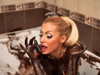 Джулиана Гани прави веган шоколад, а преди се мажеше с него