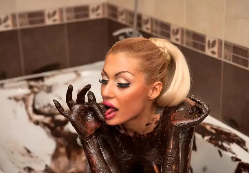 Джулиана Гани прави веган шоколад, а преди се мажеше с него