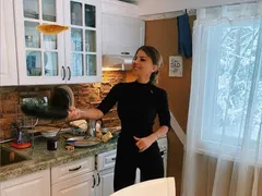 Есил Дюран върти палачинки