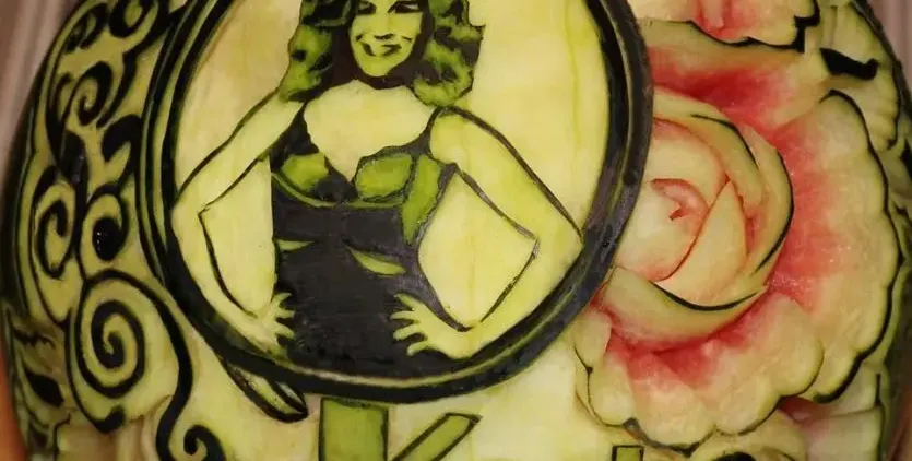 Гала цъфна върху диня