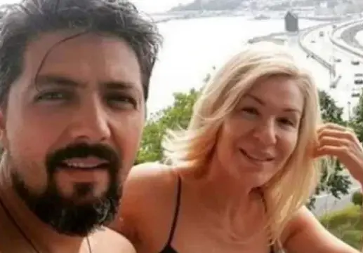 Гала татуира Стефан (Блондинката изписа името си на ръката му, да се знае, че е с него)