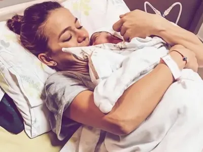 Годеницата на Наум Шопов още кърми, силиконът не й пречи