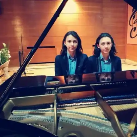 Хасан и Ибрахим щастливи от карантината: У дома сме, свирим по 10 часа на ден!