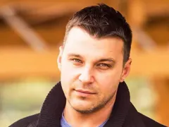 Христо Калоферов си напазарува 40 чифта чорапи (Водещият се запасява яко)