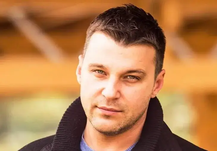 Христо Калоферов си напазарува 40 чифта чорапи (Водещият се запасява яко)