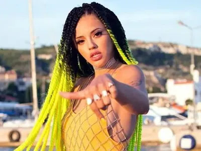 И Дара се вталява с фотошоп