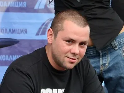 Ицо Хазарта спря белото